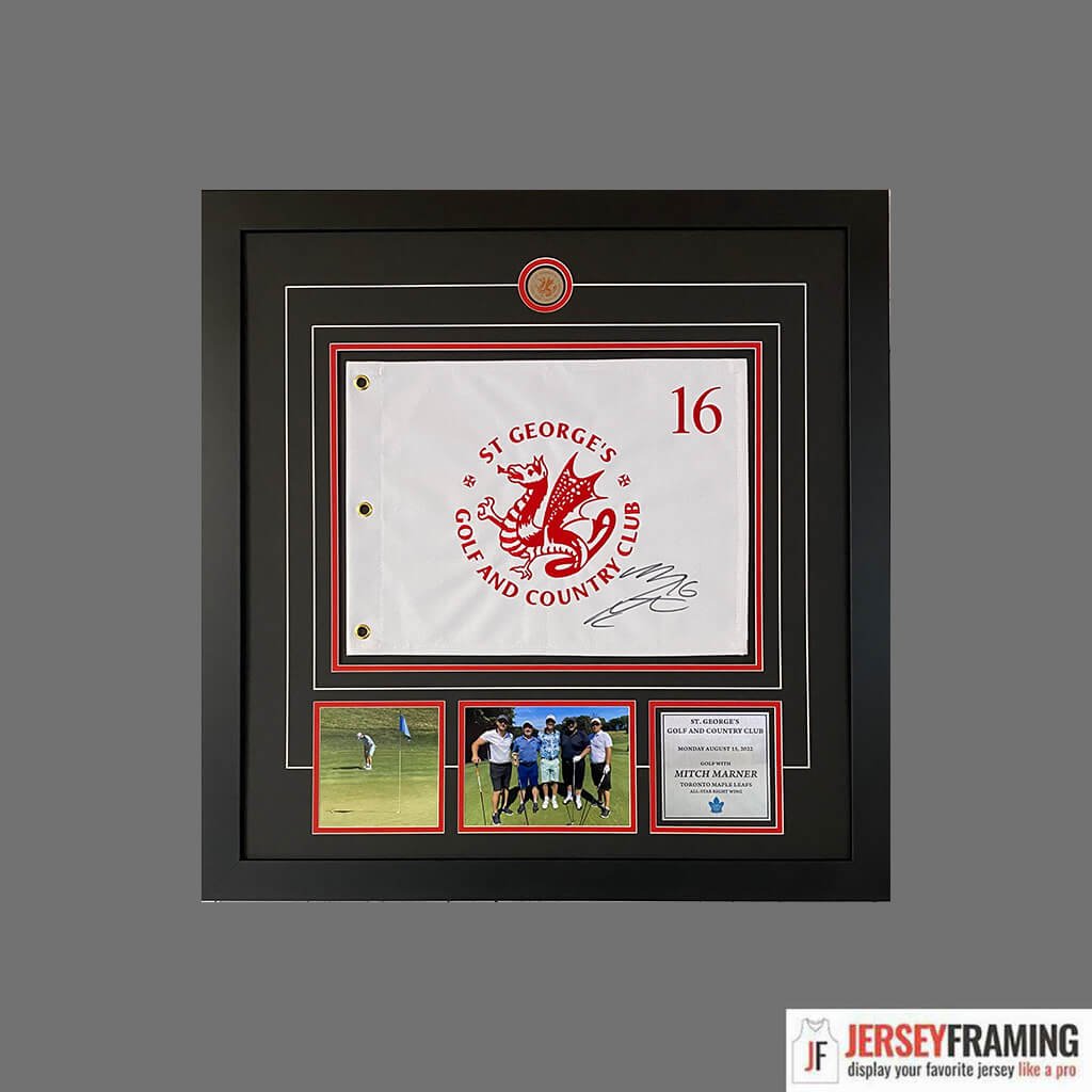 Golf flag display for enthusiasts